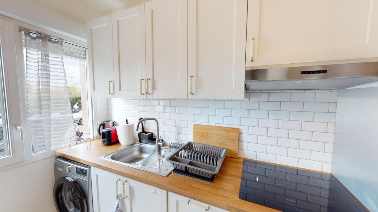 Live Like A Local Stylish 2Br With Balcony & Parking Appartement Saint-Denis  Buitenkant foto