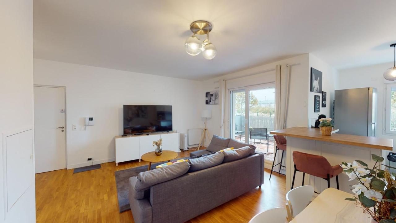 Live Like A Local Stylish 2Br With Balcony & Parking Appartement Saint-Denis  Buitenkant foto