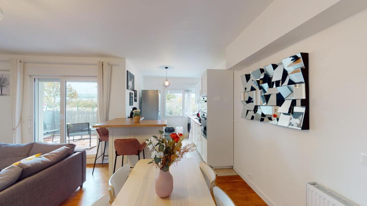 Live Like A Local Stylish 2Br With Balcony & Parking Appartement Saint-Denis  Buitenkant foto