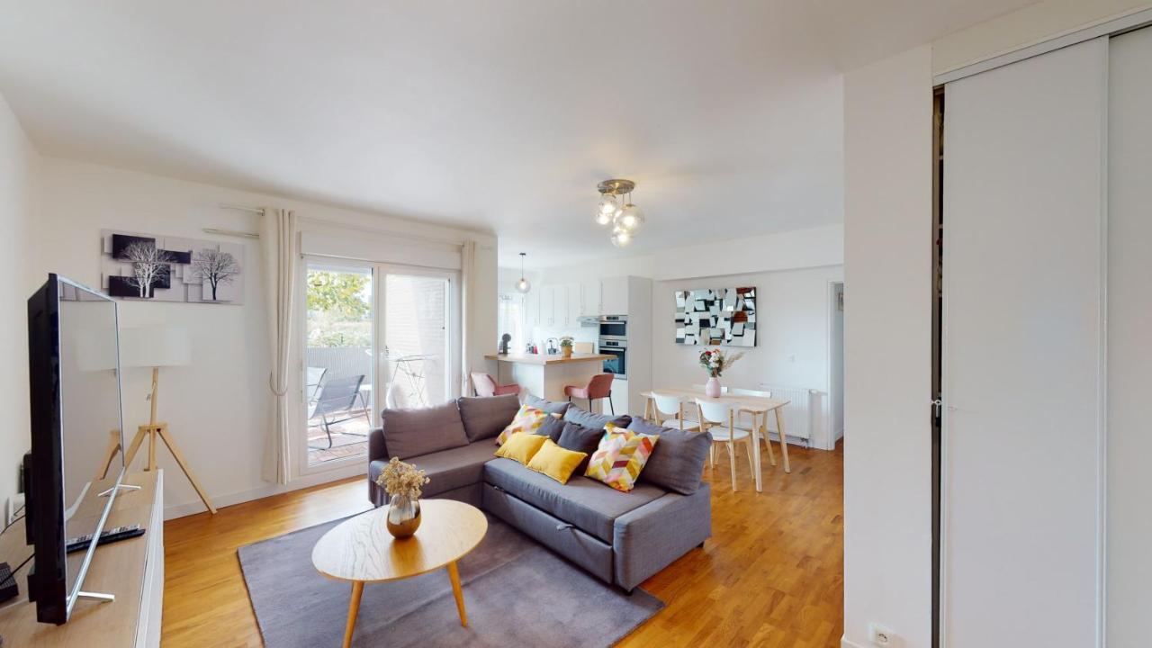 Live Like A Local Stylish 2Br With Balcony & Parking Appartement Saint-Denis  Buitenkant foto