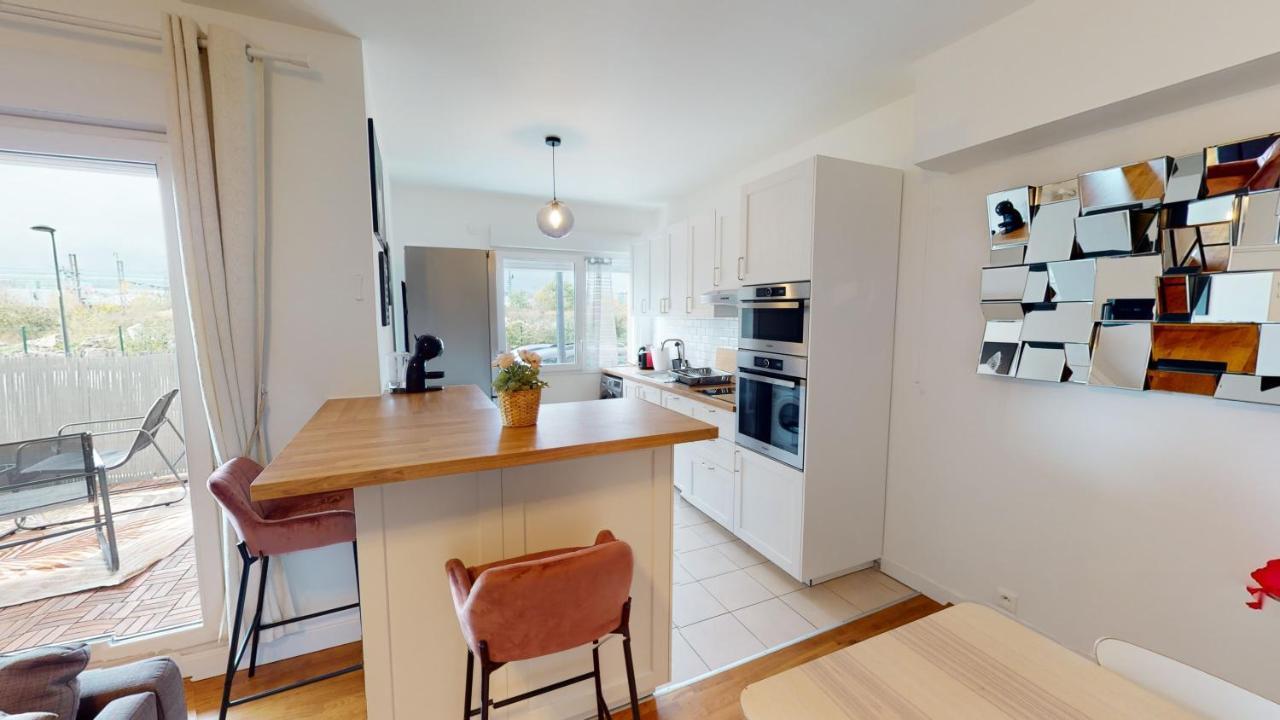 Live Like A Local Stylish 2Br With Balcony & Parking Appartement Saint-Denis  Buitenkant foto