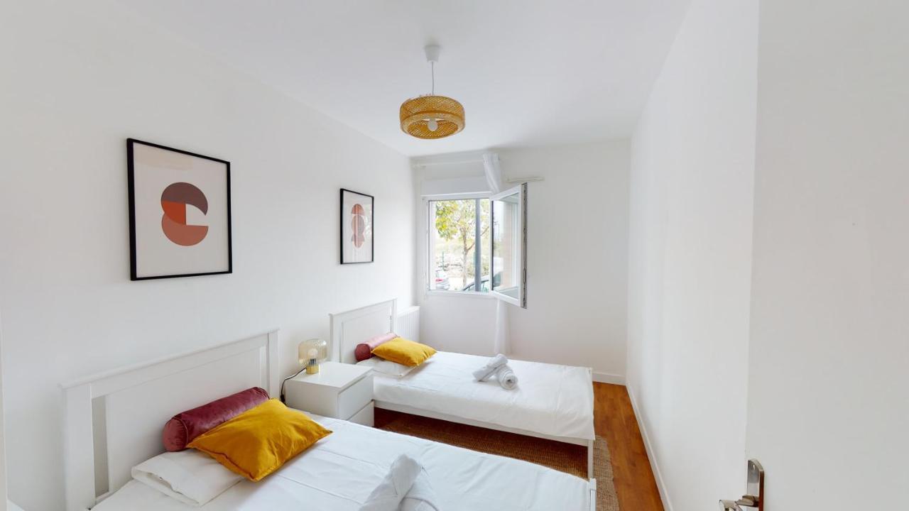 Live Like A Local Stylish 2Br With Balcony & Parking Appartement Saint-Denis  Buitenkant foto