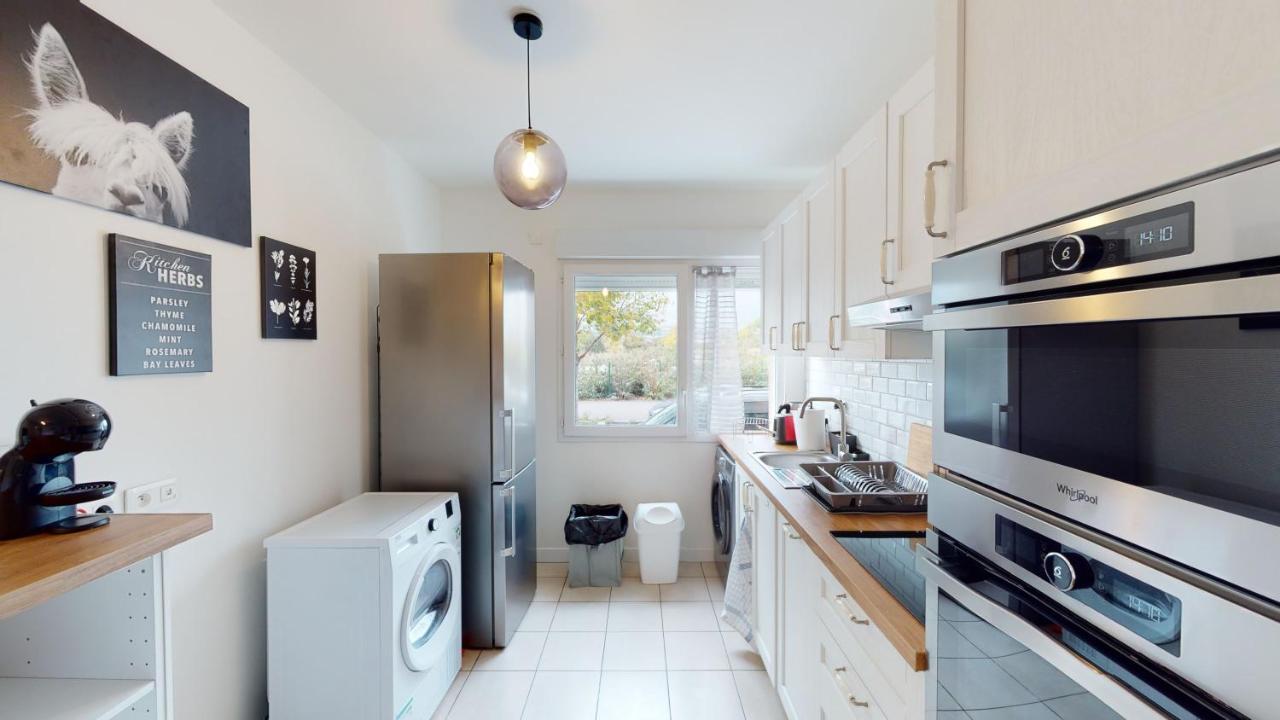 Live Like A Local Stylish 2Br With Balcony & Parking Appartement Saint-Denis  Buitenkant foto