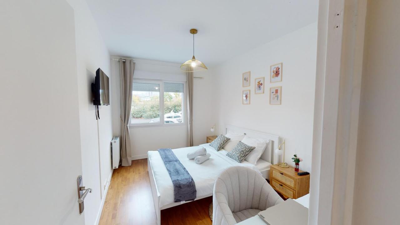 Live Like A Local Stylish 2Br With Balcony & Parking Appartement Saint-Denis  Buitenkant foto